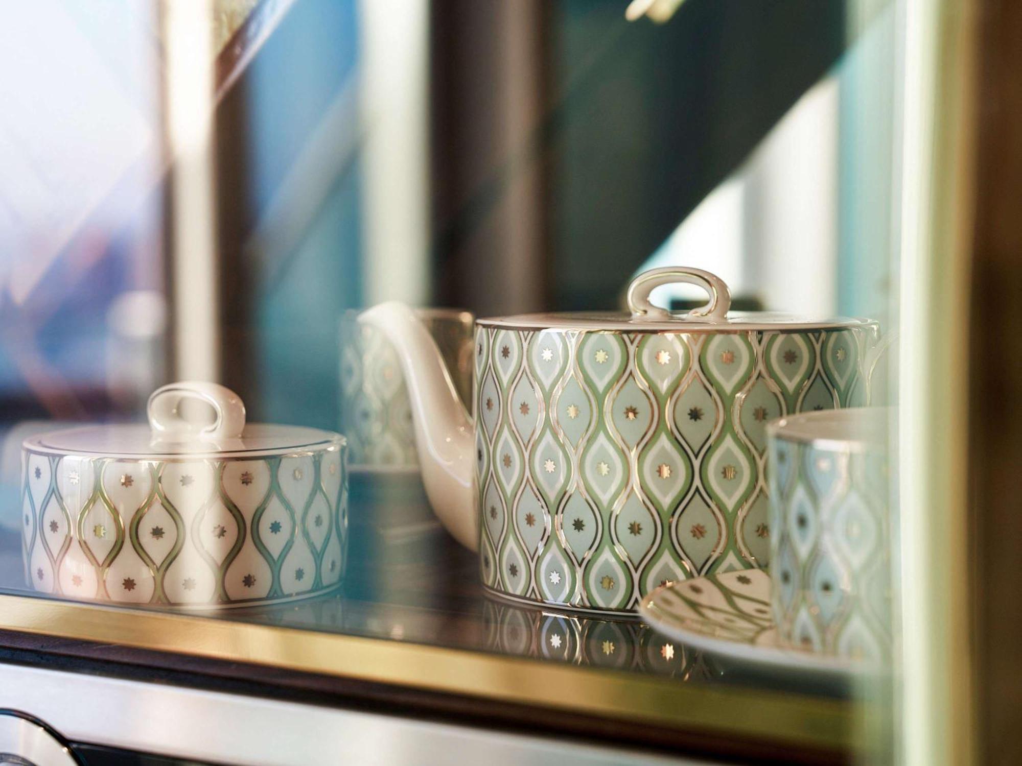 Fairmont Doha Hotel Lusail Exterior photo Teaware