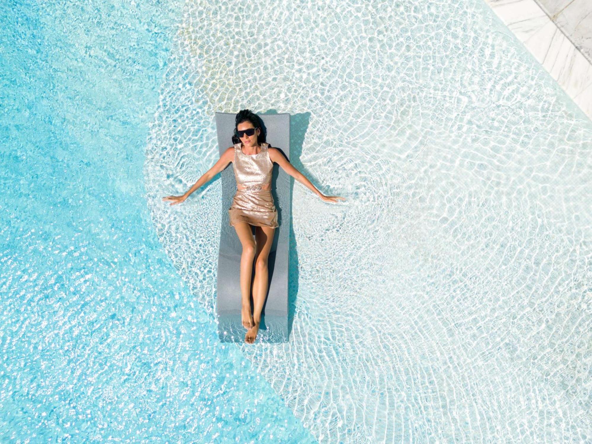 Fairmont Doha Hotel Lusail Exterior photo A woman sunbathing